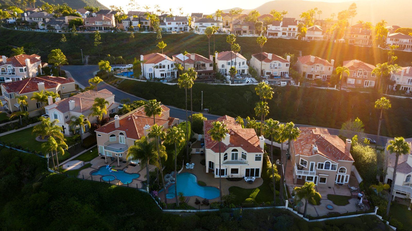 Aerial view of a residential community in Laguna Niguel
