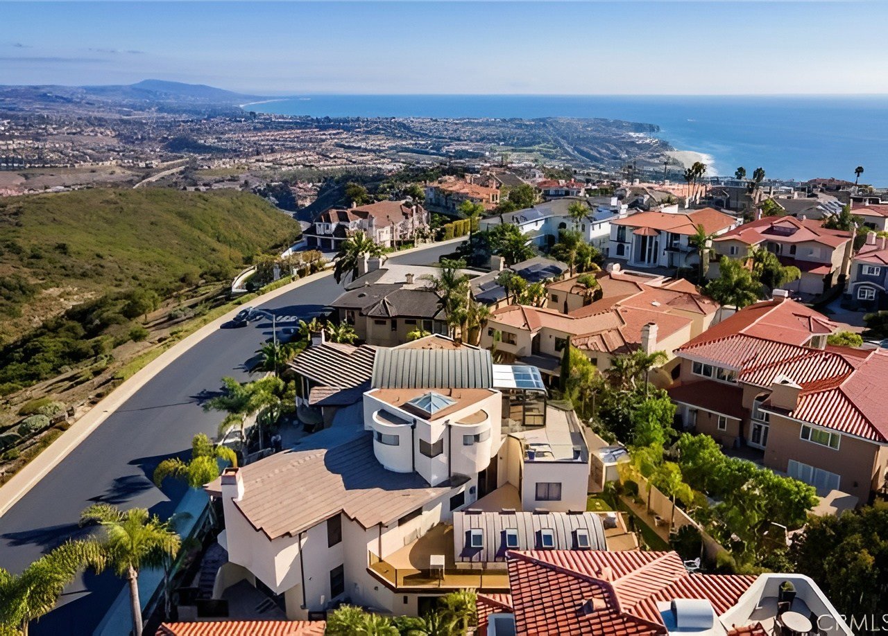 Aerial view of luxury homes in Laguna Niguel